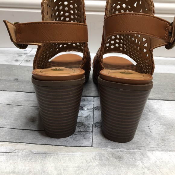 Big Buddha Basket Weave Chunky Block Heel Sandals - Picture 7 of 8